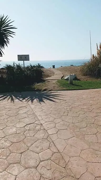 Precioso Bajo Recien Reformado Primera Linea Playa Estepona