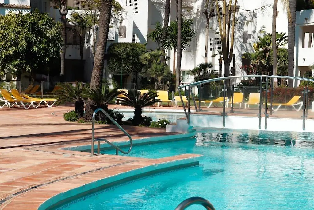 Precioso Bajo Recien Reformado Primera Linea Playa Estepona Spanien